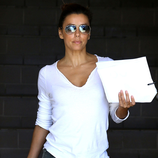 Eva Longoria takes her work to the nail salon El Digital de Asturias