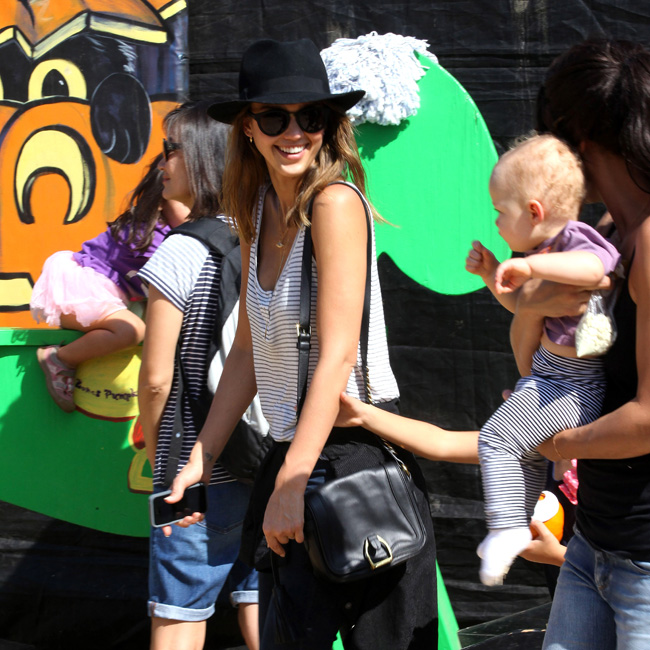 Jessica Alba smiles at Mr Bones Pumpklin Patch El Digital de Asturias
