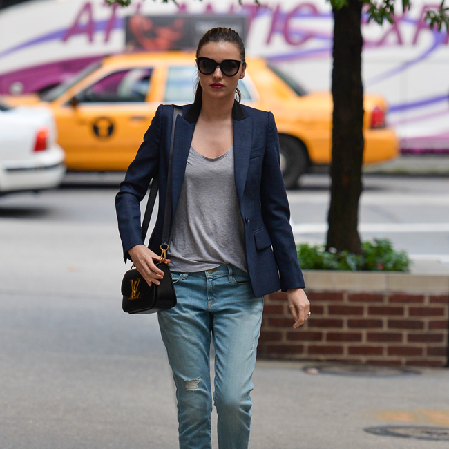 Miranda Kerr seen walking along 5th Ave with a Loui Vuitton bag El Digital de Asturias
