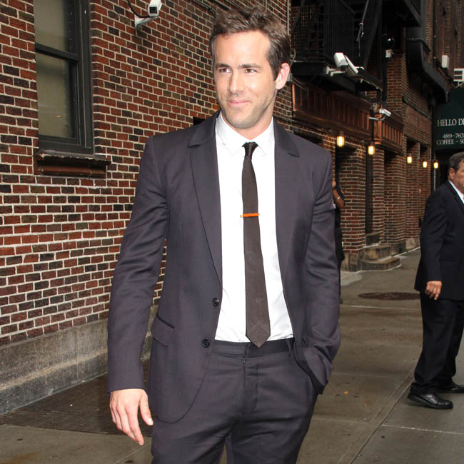 Ryan Reynolds se desnuda en un avión después de que le vomiten encima El Digital de Asturias