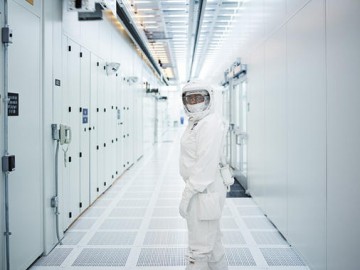 Sala-blanca-de-una-fabrica-de-Intel_image_380