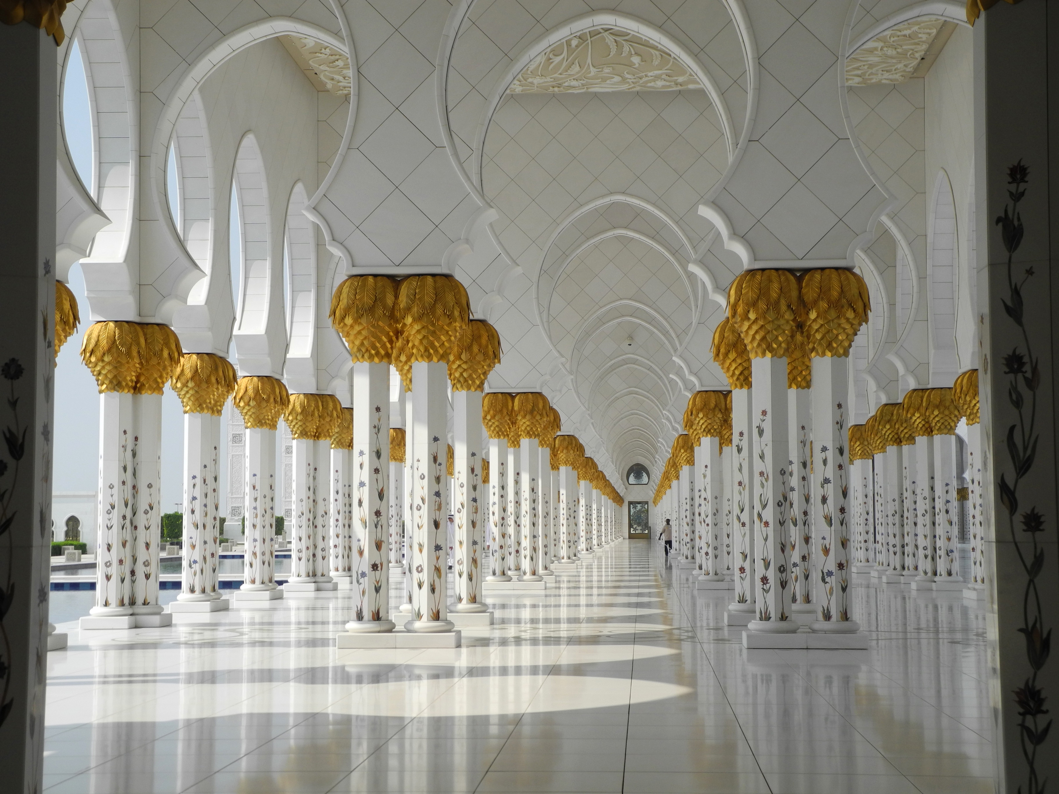 Ein Gotteshaus im XXLFormatDie SheikZayedMoschee in Abu Dhabi El Digital de Asturias