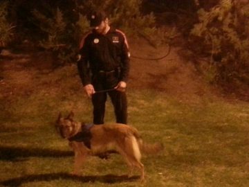 foto policia con perro