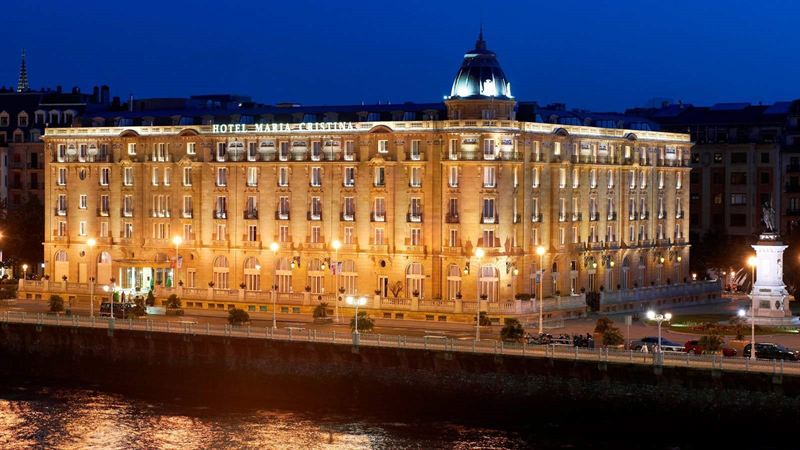 Los turistas españoles entre los europeos que menos pagan en hoteles en el extranjero