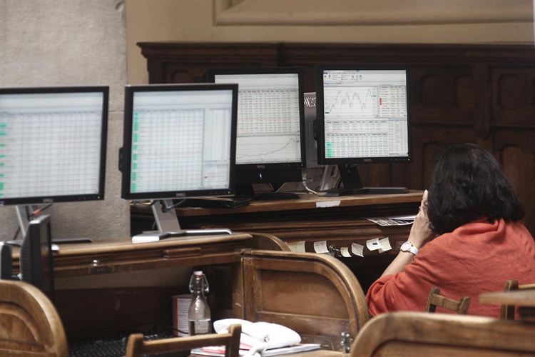 El Ibex sube un 0,19% en la apertura y a la espera de subasta en España