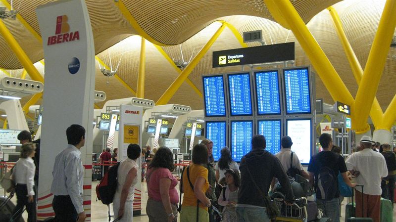 AENA no descarta rebajar las tasas del aeropuerto de Barajas