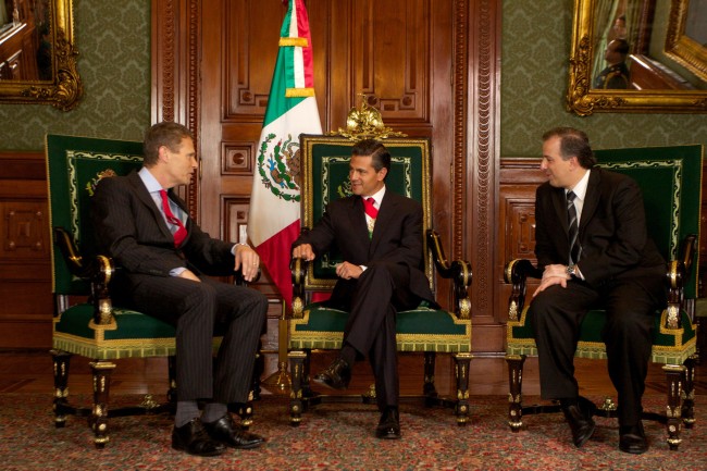 Mexico's President receives accreditation letters of new ambassadors