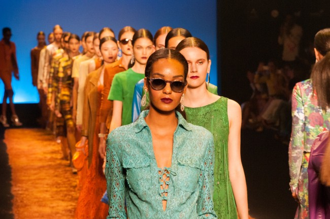 Rio Fashion Week 2013 opens