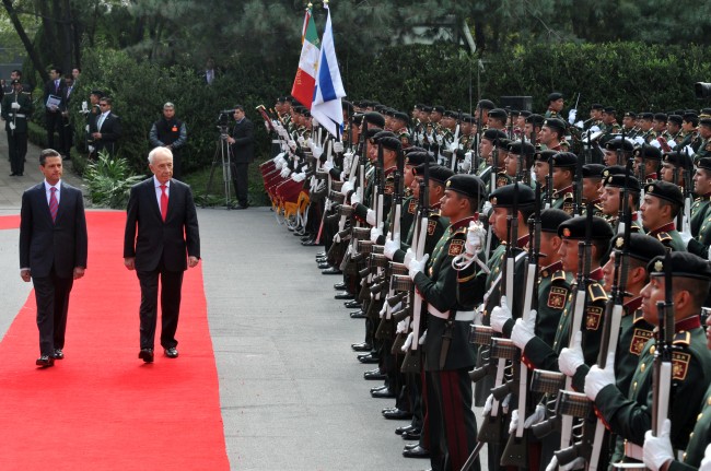 Shimon Peres meets Enrique Peña Nieto