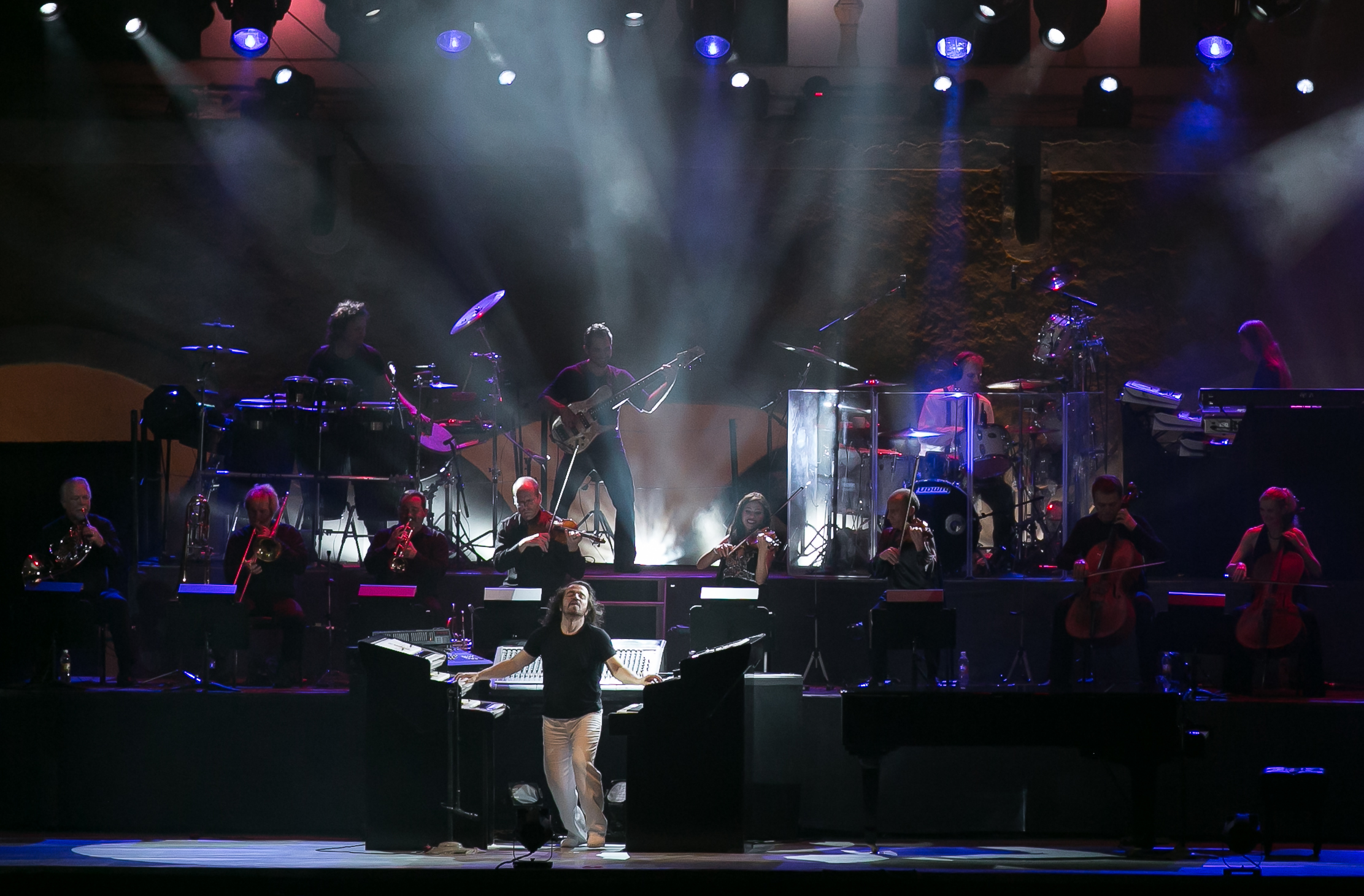 Yanni captivates audience at FICMAYA 2013 concert El Digital de Asturias