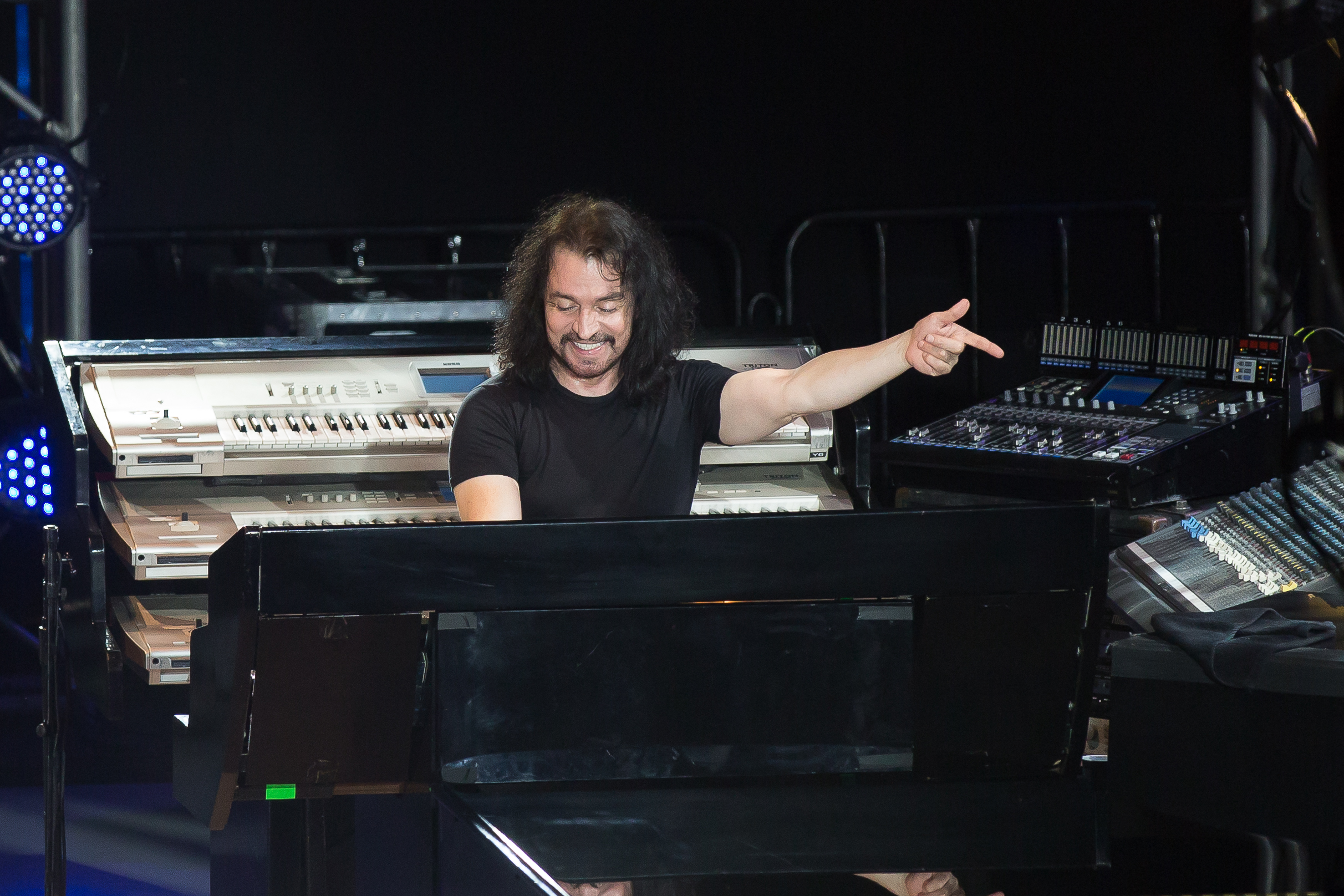 Yanni captivates audience at FICMAYA 2013 concert El Digital de Asturias