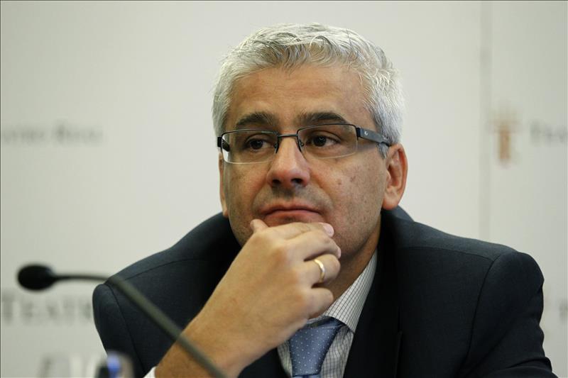 «El sastrecillo valiente» saca a escena la sastrería del Teatro Real