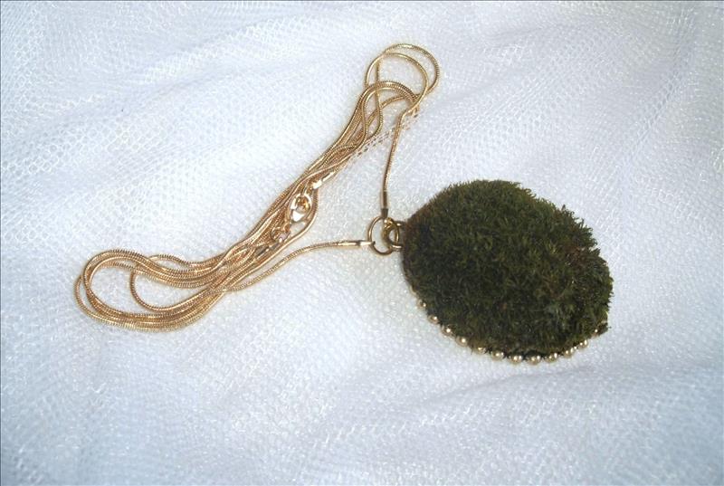 Joyas decoradas con plantas vivas, la última moda en Portugal