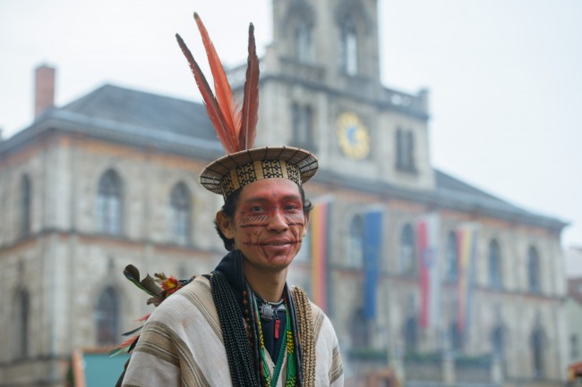 Benki Piyako receives Human Rights Award