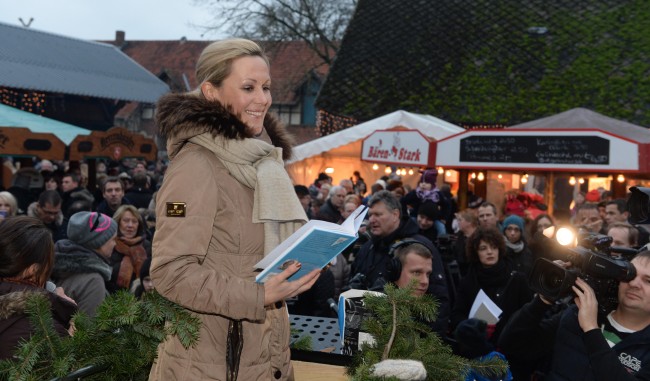 Bettina Wulff reads Christmas tale