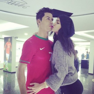 Irina Shayk seduce a un Cristiano Ronaldo de cera