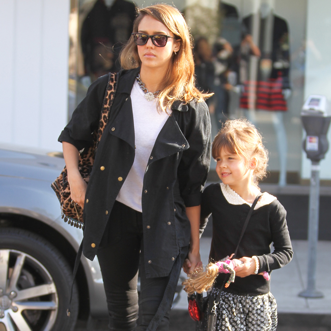 Jessica Alba and Daughter Honor have lunch in Beverly Hills