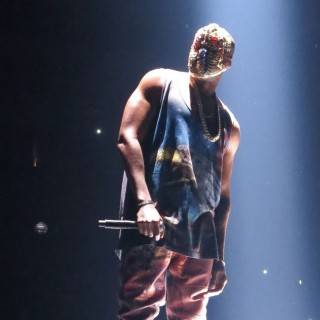 Kanye West promete 'portarse bien' durante seis meses