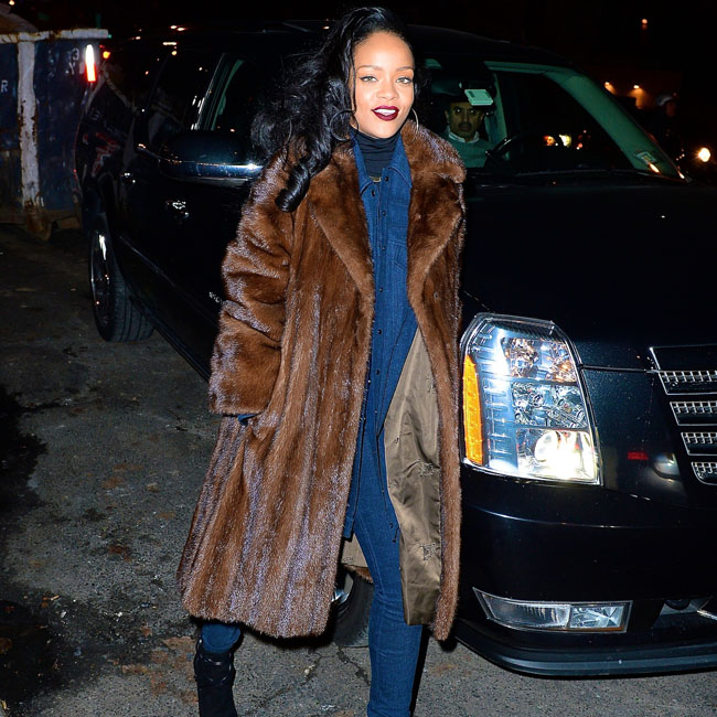 Rihanna rocks a big fur coat and all denim jumpsuit while out in NYC El Digital de Asturias