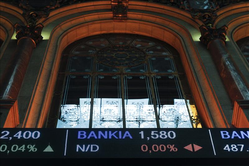 El IBEX cae el 0,17 por ciento pero mantiene los 9.900 puntos