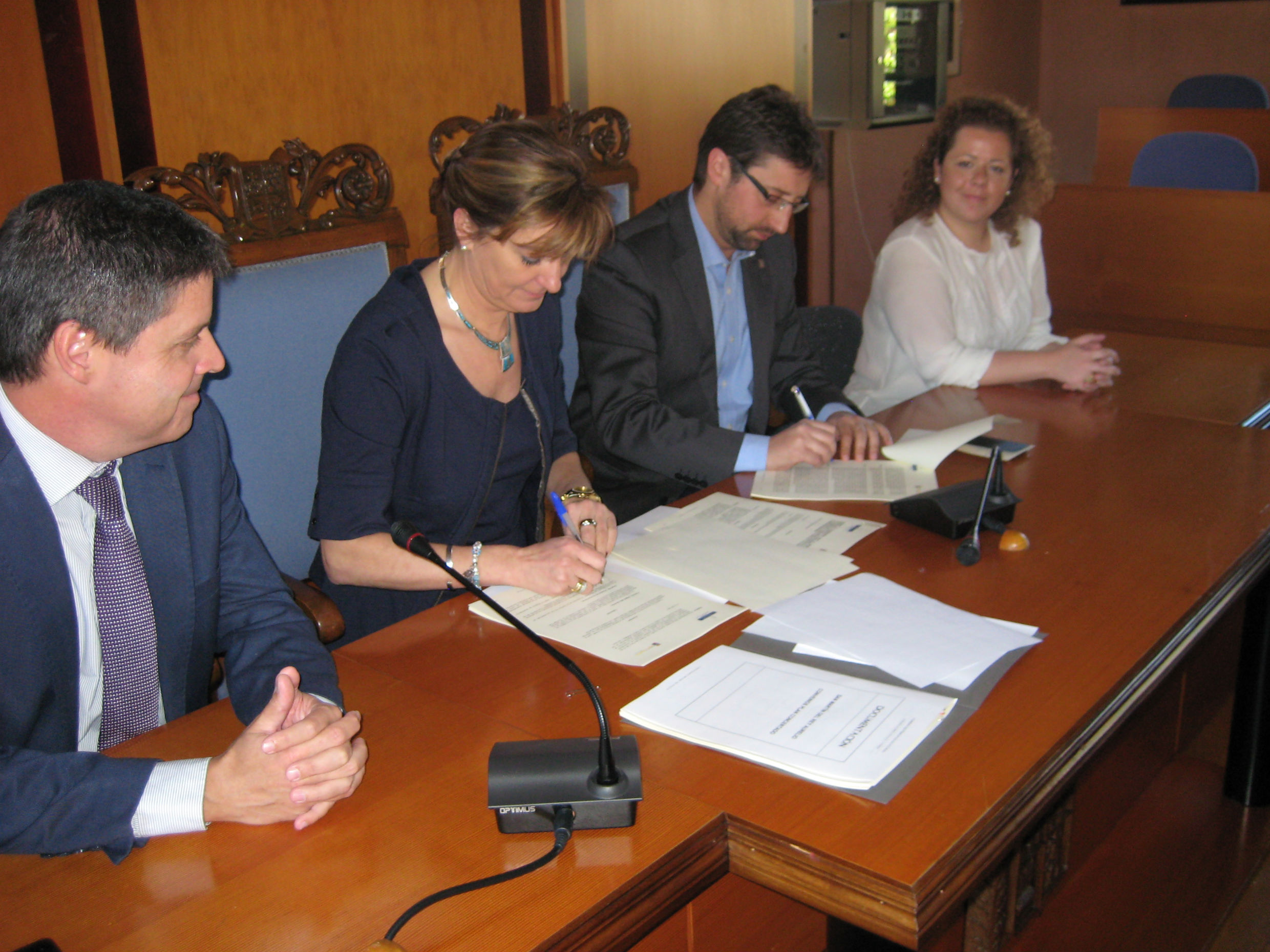 20140516 Firma Convenio Servicios Sociales El Digital de Asturias