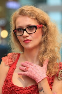 Polémica por arte tejido a crochet entre los arrecifes de Cancún