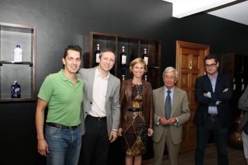 A directora de Turismo de Galicia visita a destilaría de Augardentes de Galicia