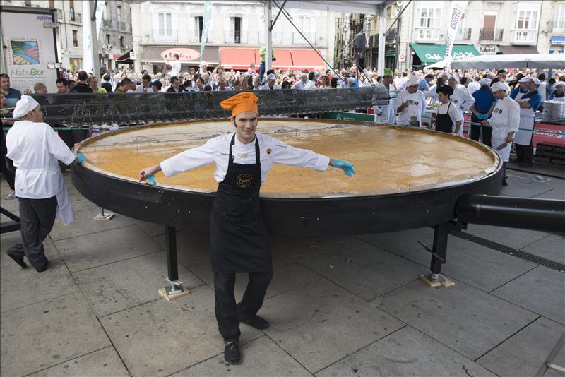 Vitoria no pagará 50.000 euros si la tortilla gigante no se reconoce como récord