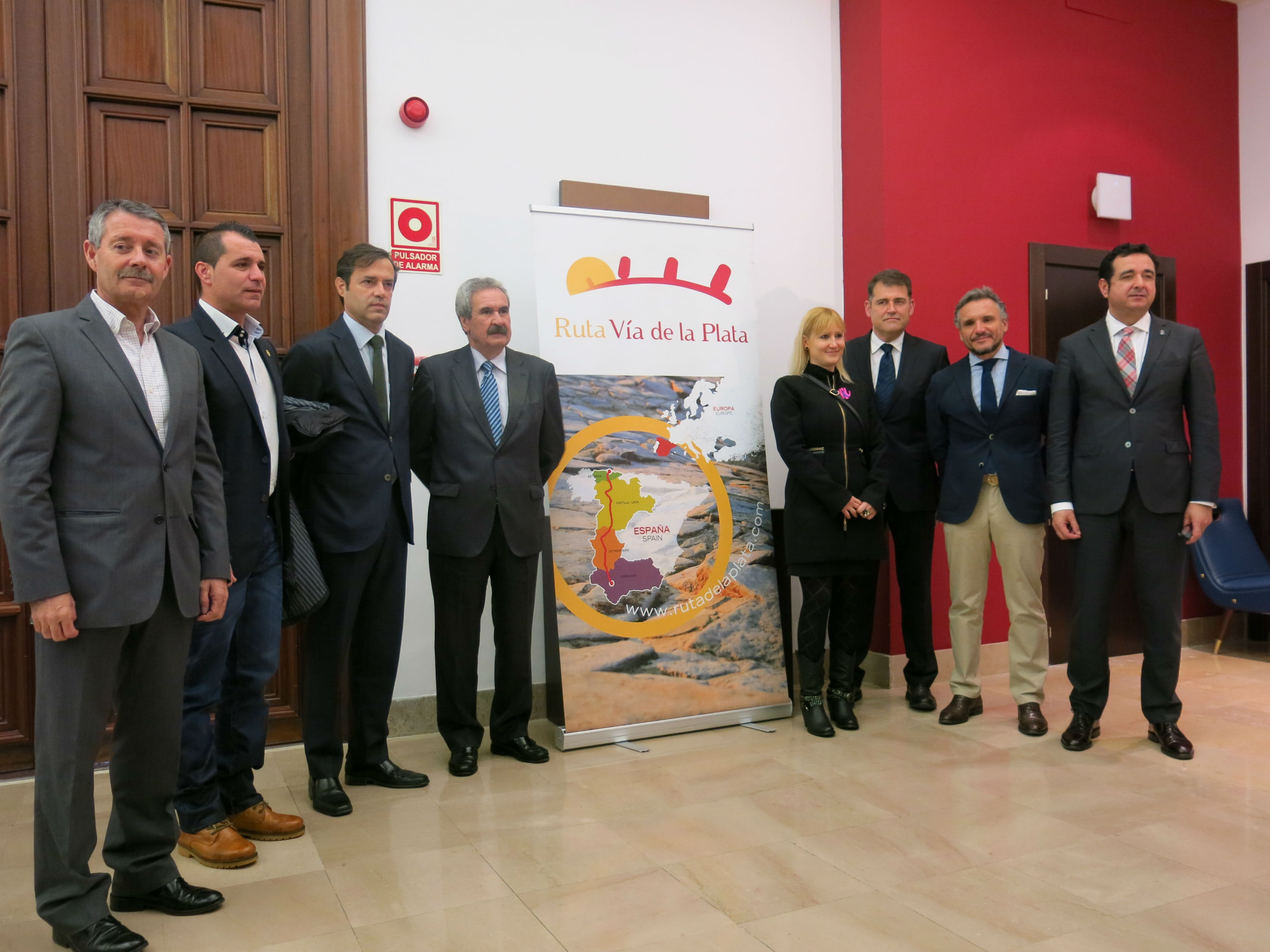 20150302 Firma plan ruta de la Plata 1 El Digital de Asturias