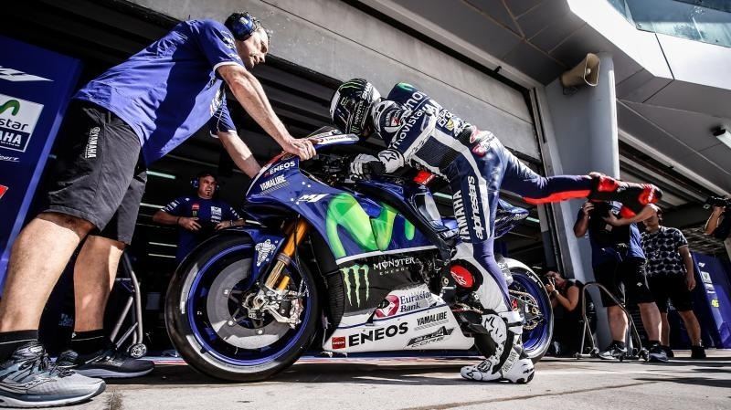 Lorenzo y Rossi dominan la primera jornada de tests en Sepang