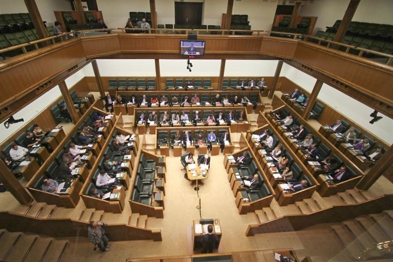 El Parlamento vasco acepta tramitar una ley de consultas para que los ciudadanos de Euskadi «decidan» su futuro