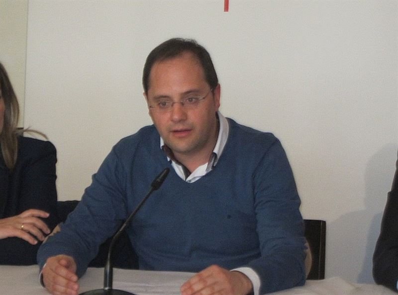 Luena agradece la disposición a «ceder» de «casi todos los grupos» y anima a Podemos a negociar un acuerdo plural