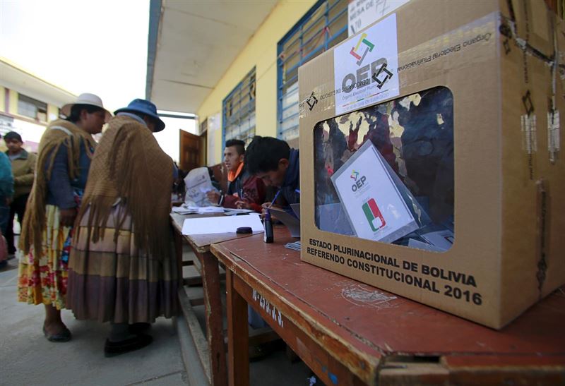 Las autoridades de Bolivia certifican el «normal desarrollo» del referéndum constitucional
