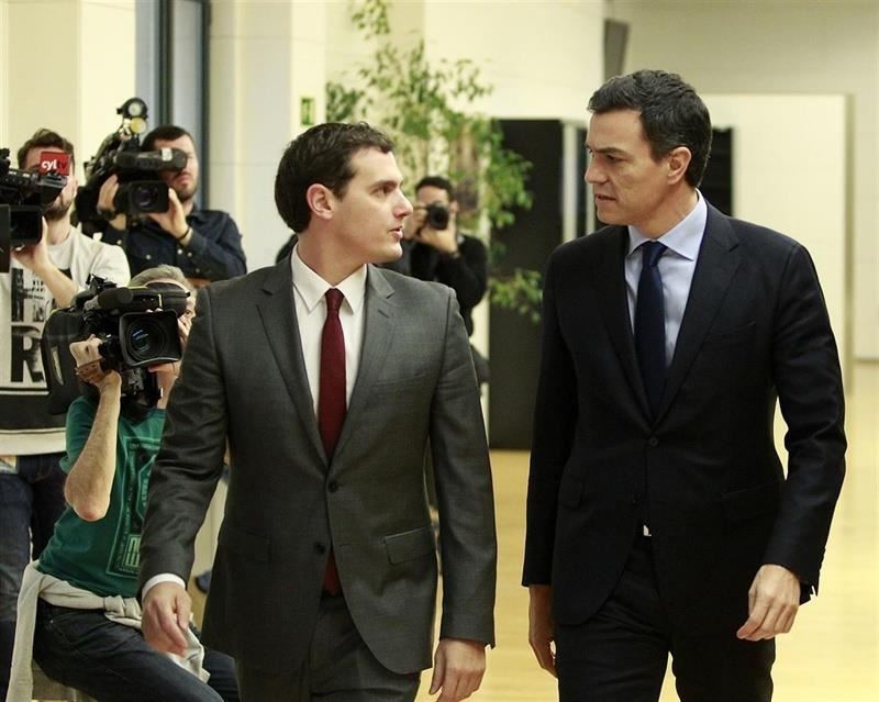 Rivera no descarta que Ciudadanos entre en un gobierno con el PSOE si alcanzan «un gran acuerdo»