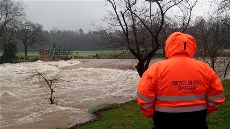 Desbordamiento del río Pas a su paso por Puente Viesgo