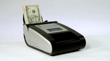 1465983888_Hilton_europe_detector_billetes_falsos