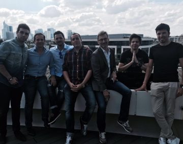 1473938873_Firma_acuerdo_con_representantes_de_Webedia_Vizz_y_los_Youtubers_ElRubi