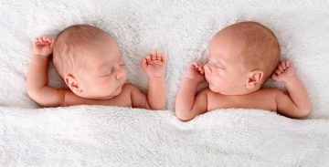 Newborn twins El Digital de Asturias Sleeping newborn identical boy twins.