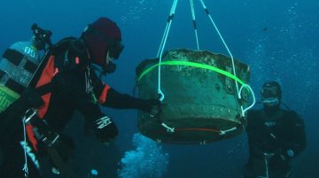Raising the cooking pot January 2009 El Digital de Asturias Raising the cooking pot January 2009
