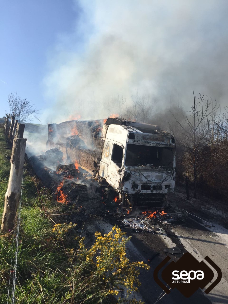CAMIONINCENDIADOENAYONES El Digital de Asturias