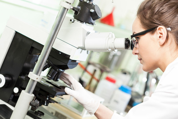 Woman using microscope during working in laboratory El Digital de Asturias