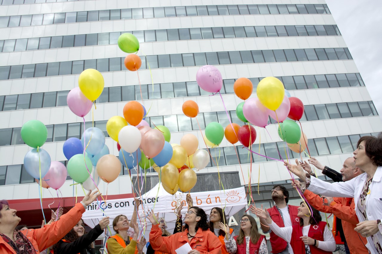 20180215 suelta globos dia cancer infantil El Digital de Asturias