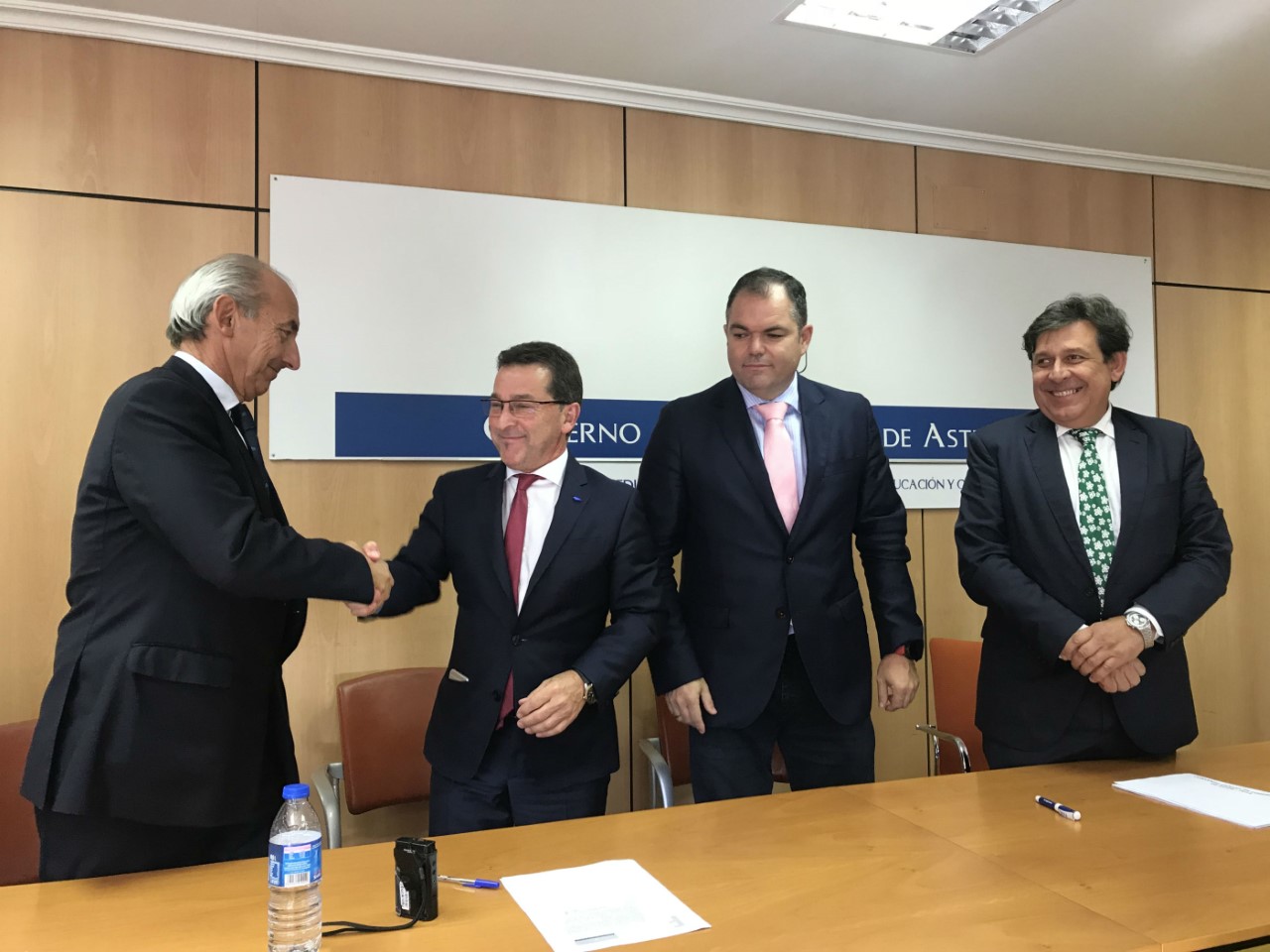 Firma convenio camaras El Digital de Asturias