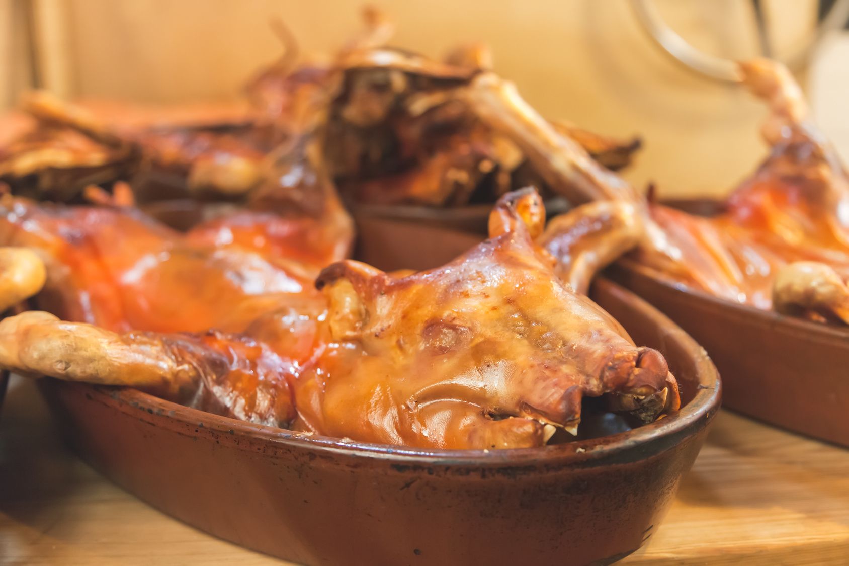 Raimundo Sánchez aconseja los platos de barro para presentar las recetas de Navidad