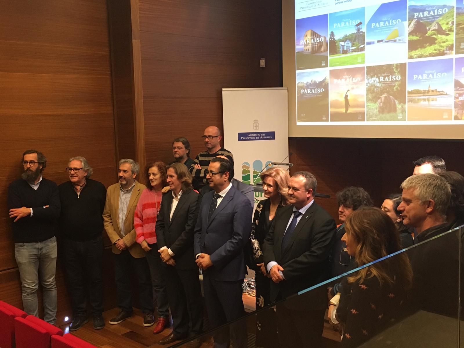 Foto presentacion publicaciones turisticas Vuelve al Paraiso El Digital de Asturias
