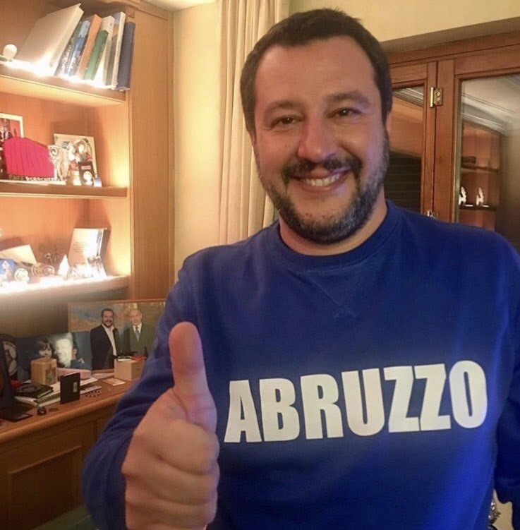 Mattteo Salvini con una sudadera de Los Abruzos El Digital de Asturias