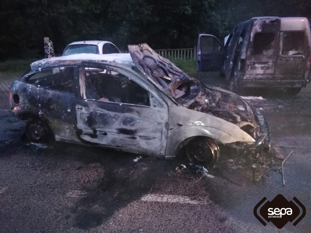 INCENDIO URBANO VEHICULO PROAZA El Digital de Asturias