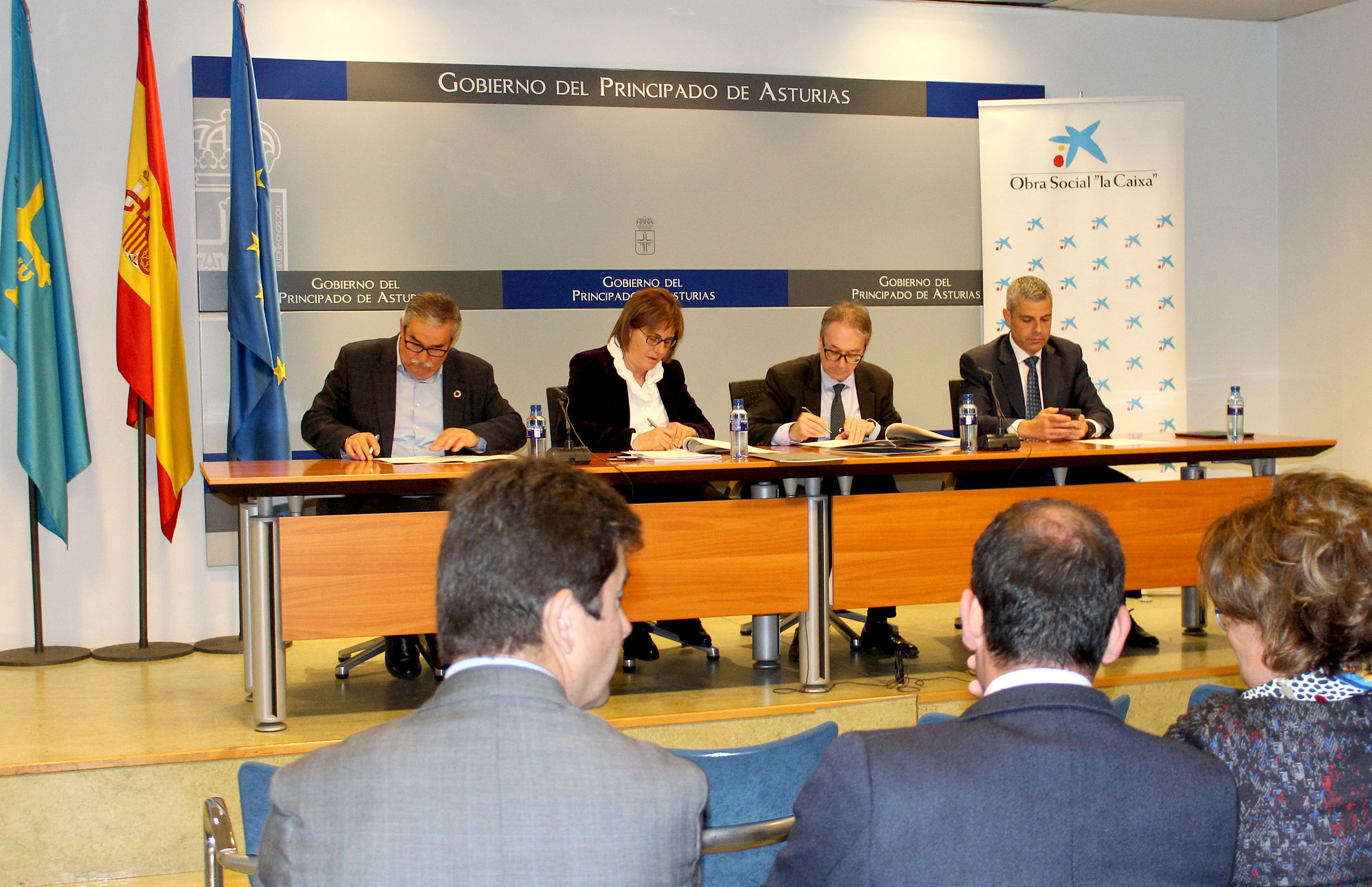 firma acuerdo caixaproinfancia 2 El Digital de Asturias