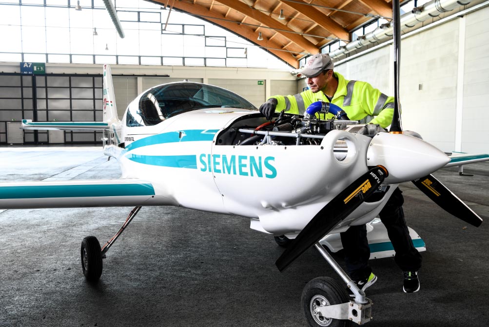Siemens venderá a Rolls Royce su división de motores eléctricos de aviones