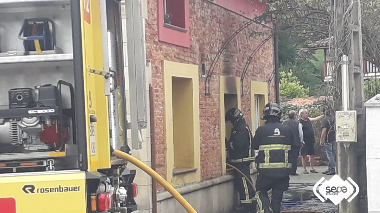INCENDIO DE VIVIENDA EN CASTRILLON  El Digital de Asturias